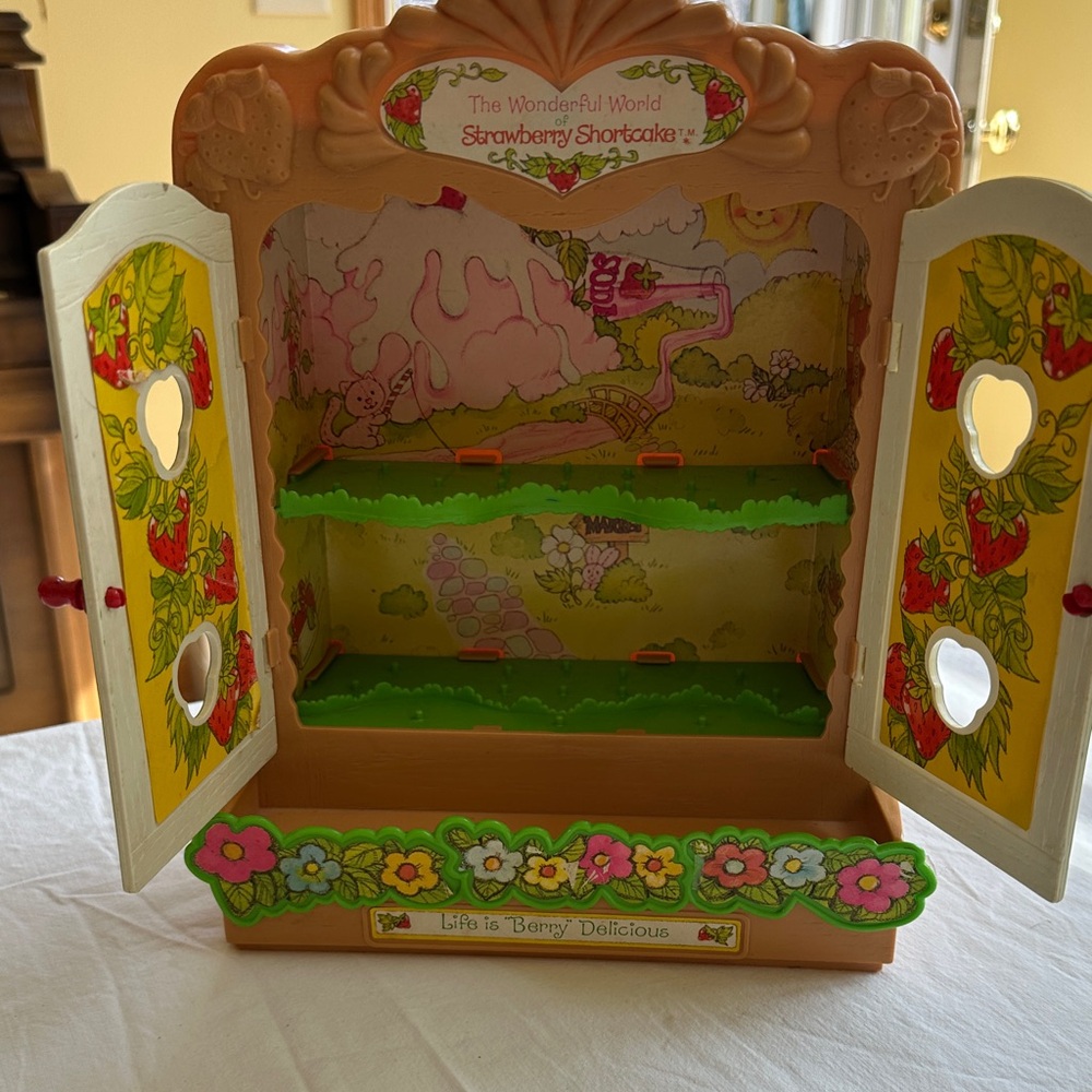 Strawberry Shortcake Wooden Cabinet - Green & Cream - Picture 2 of 6